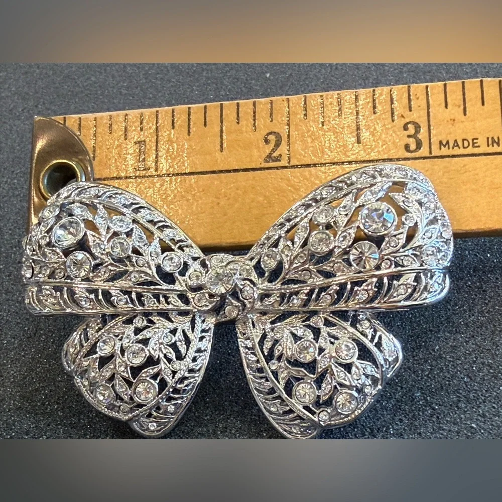 Nolan Miller Glamour 2001 Amore’ Bow‎ Pin Brooch Vintage Rhinestones Bridal 3”